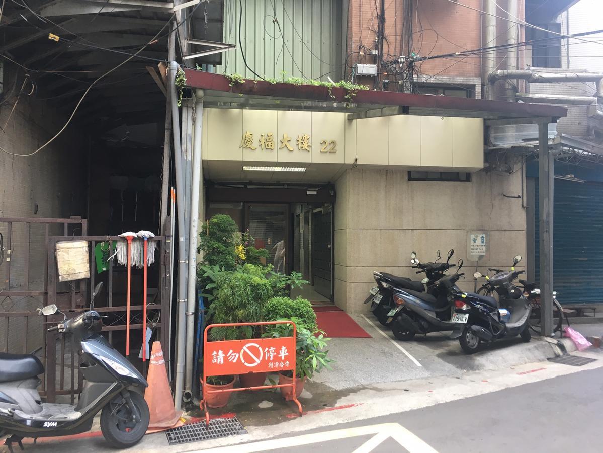 Mr. Lobster'S Secret Den Design Hostel Taipei Bagian luar foto